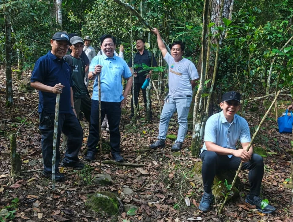 Peninjauan Lokasi Longsor dan Penanaman Pohon Di Area Gunung Rajabasa