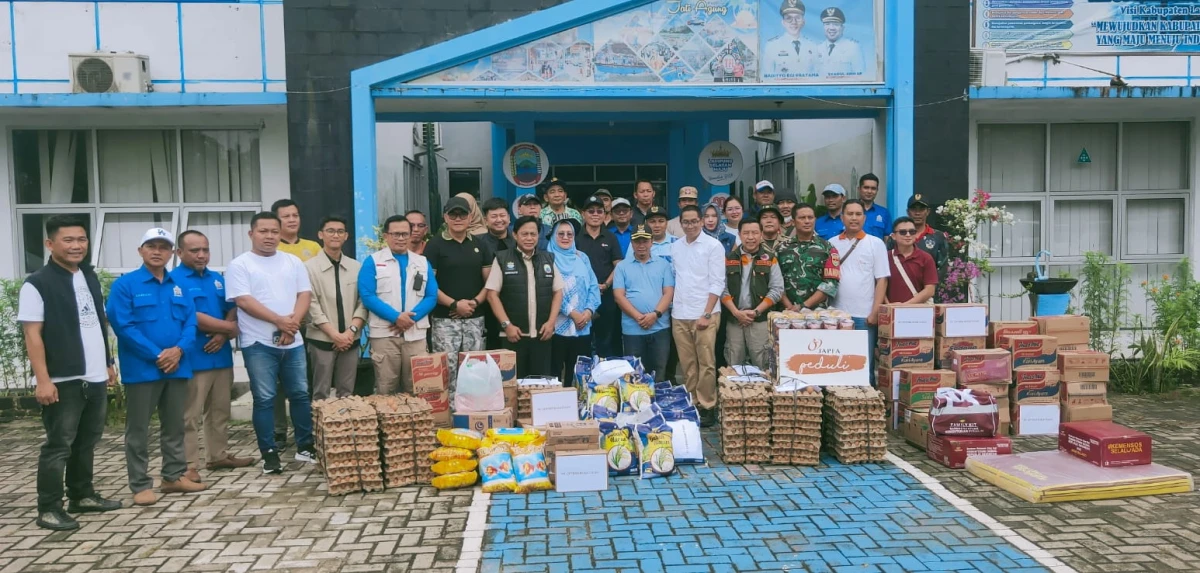 Sekda Pimpin Langsung Penyerahan Bantuan