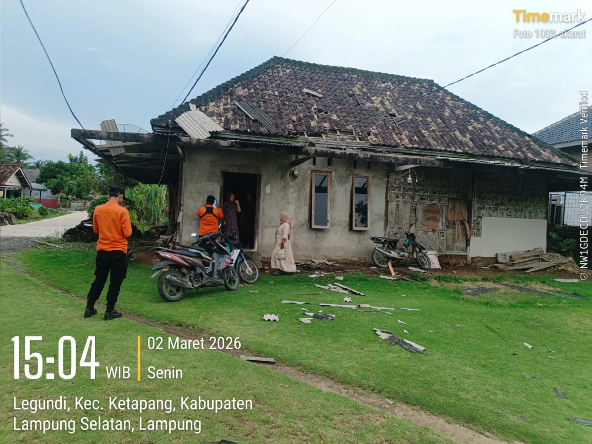 Angin Puting Beliung Terjang Dua Desa di Ketapang